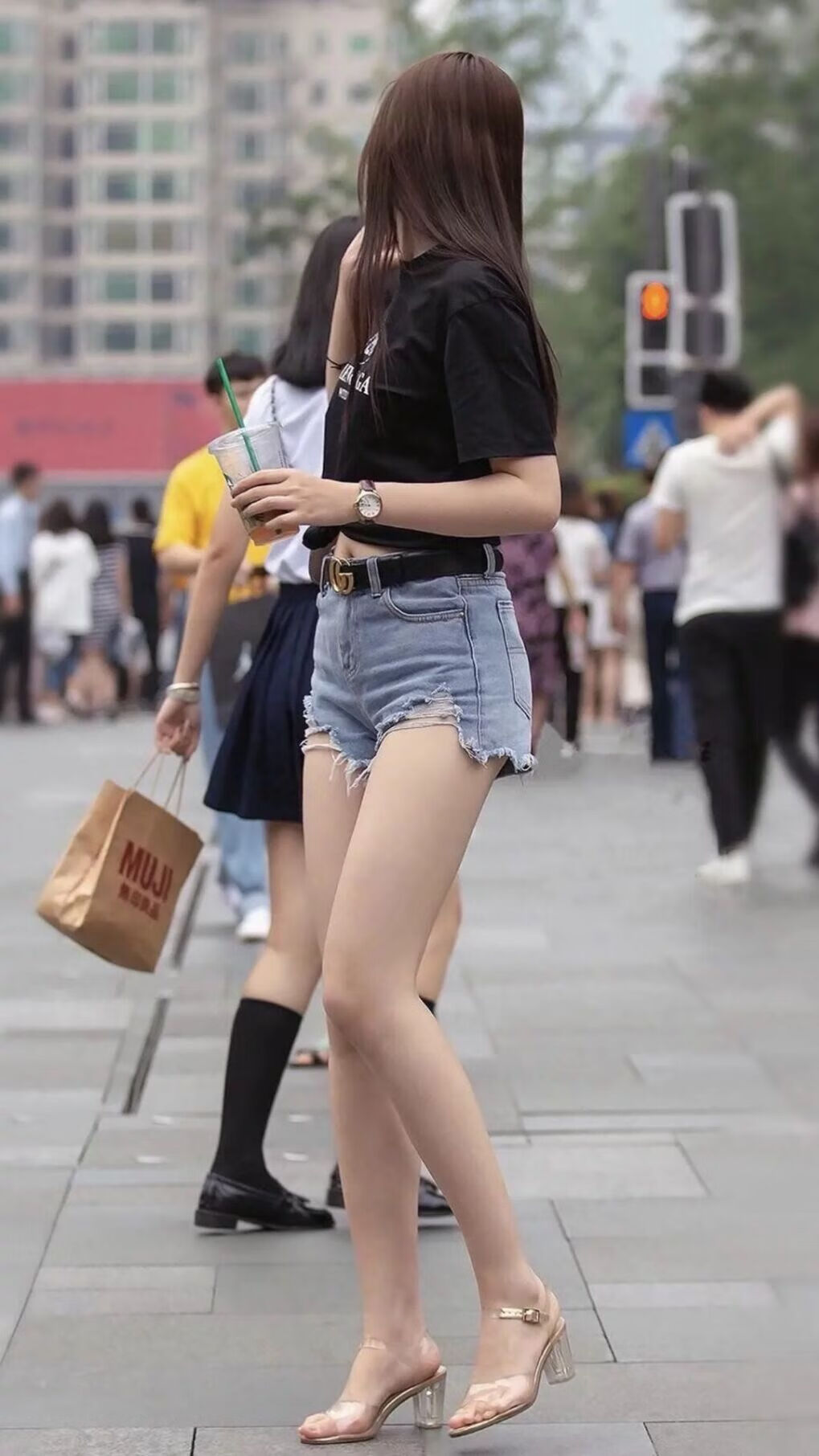 开云官方网站-萨拉赫本赛季英超进球数破30，助攻榜领跑，萨拉赫英超金靴