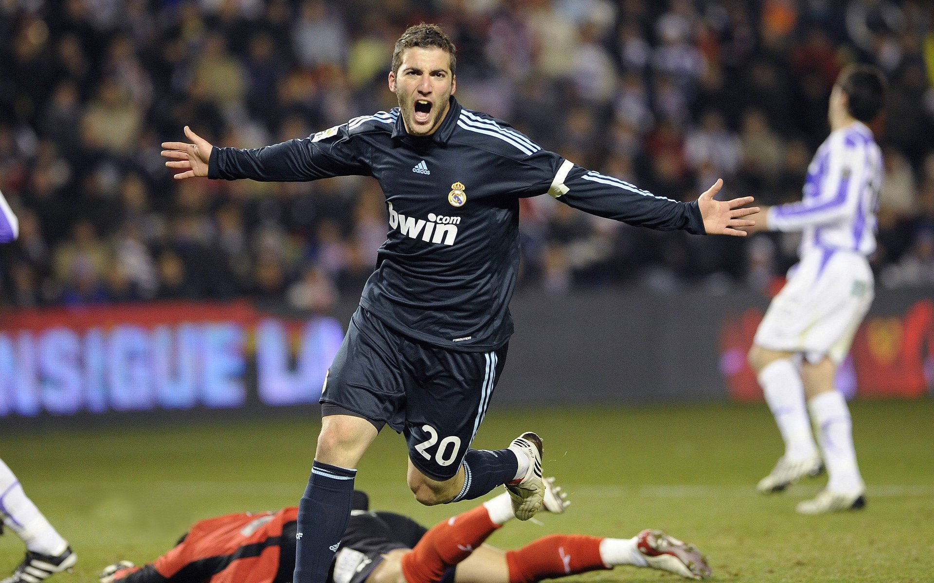 PSG防守强硬,海湾者进攻受限