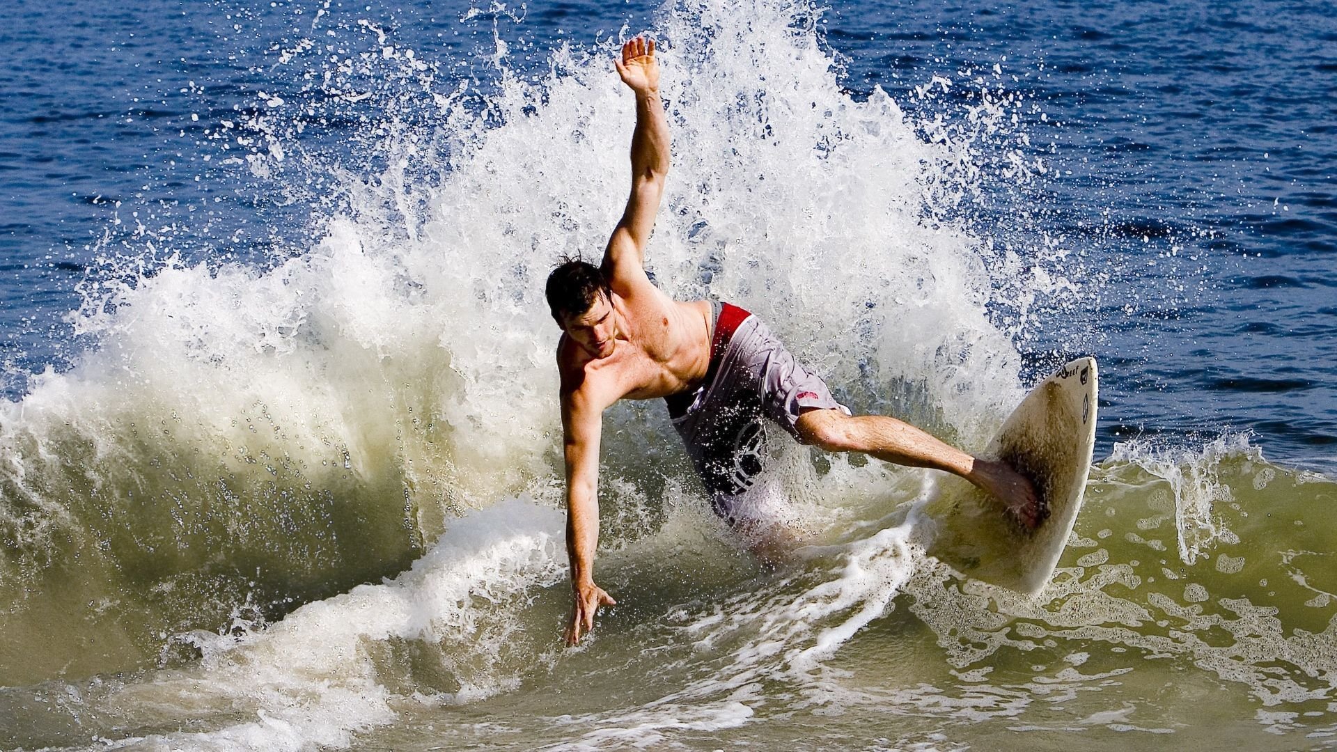 中立B选手该项目分段表现逐步改善,比赛中立是什么意思