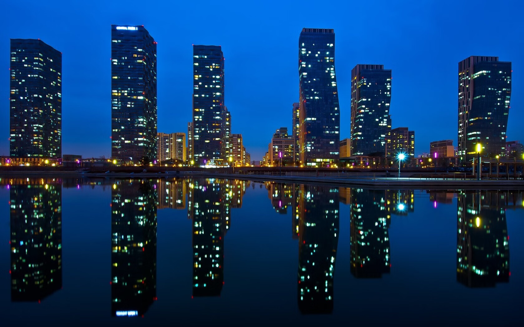 詹姆斯替补登场瞬间提升场上节奏湖人止颓势,詹姆斯 替补