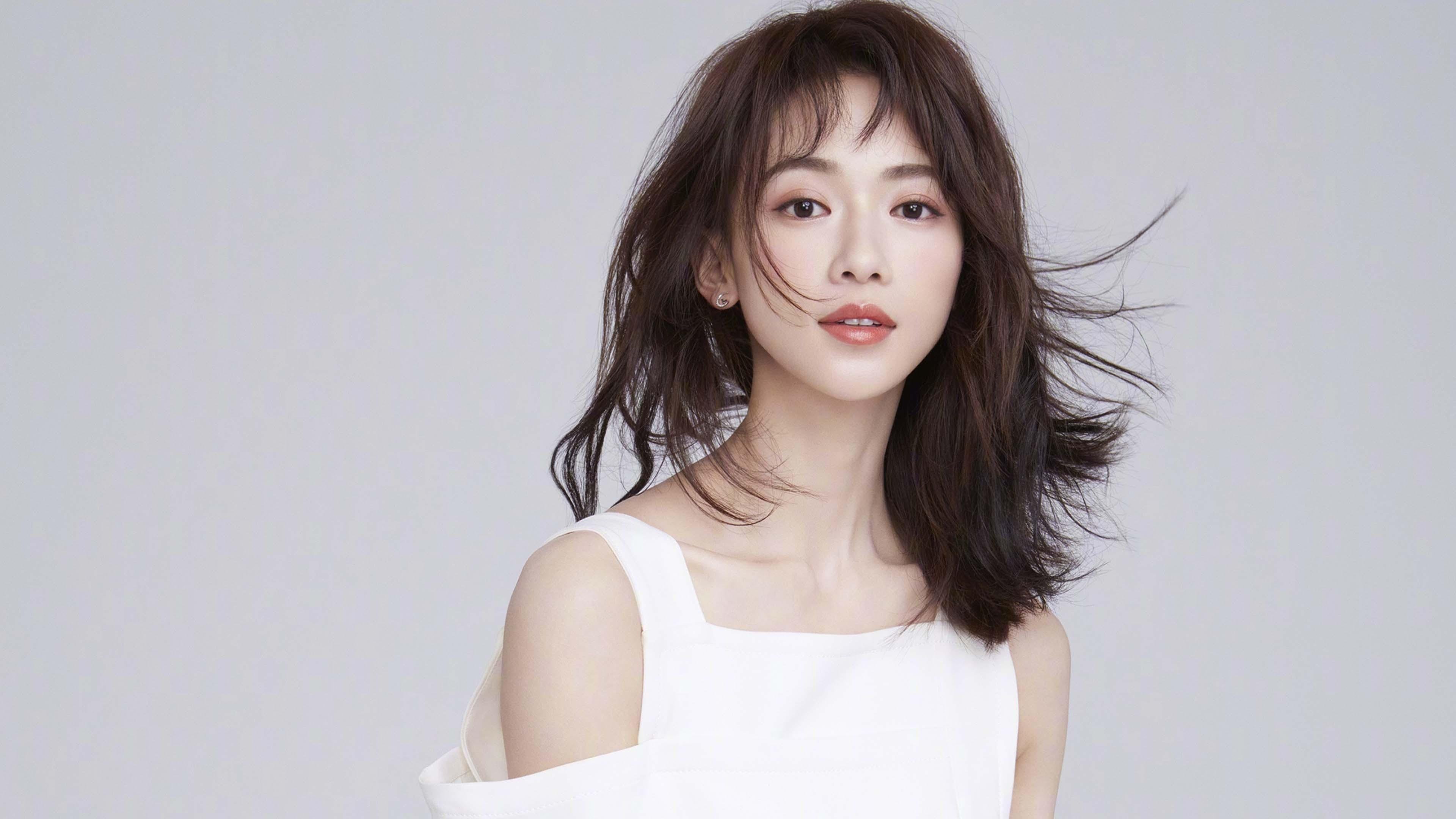 足球赛事裁判使用可穿戴设备进行监测，足球比赛裁判用具