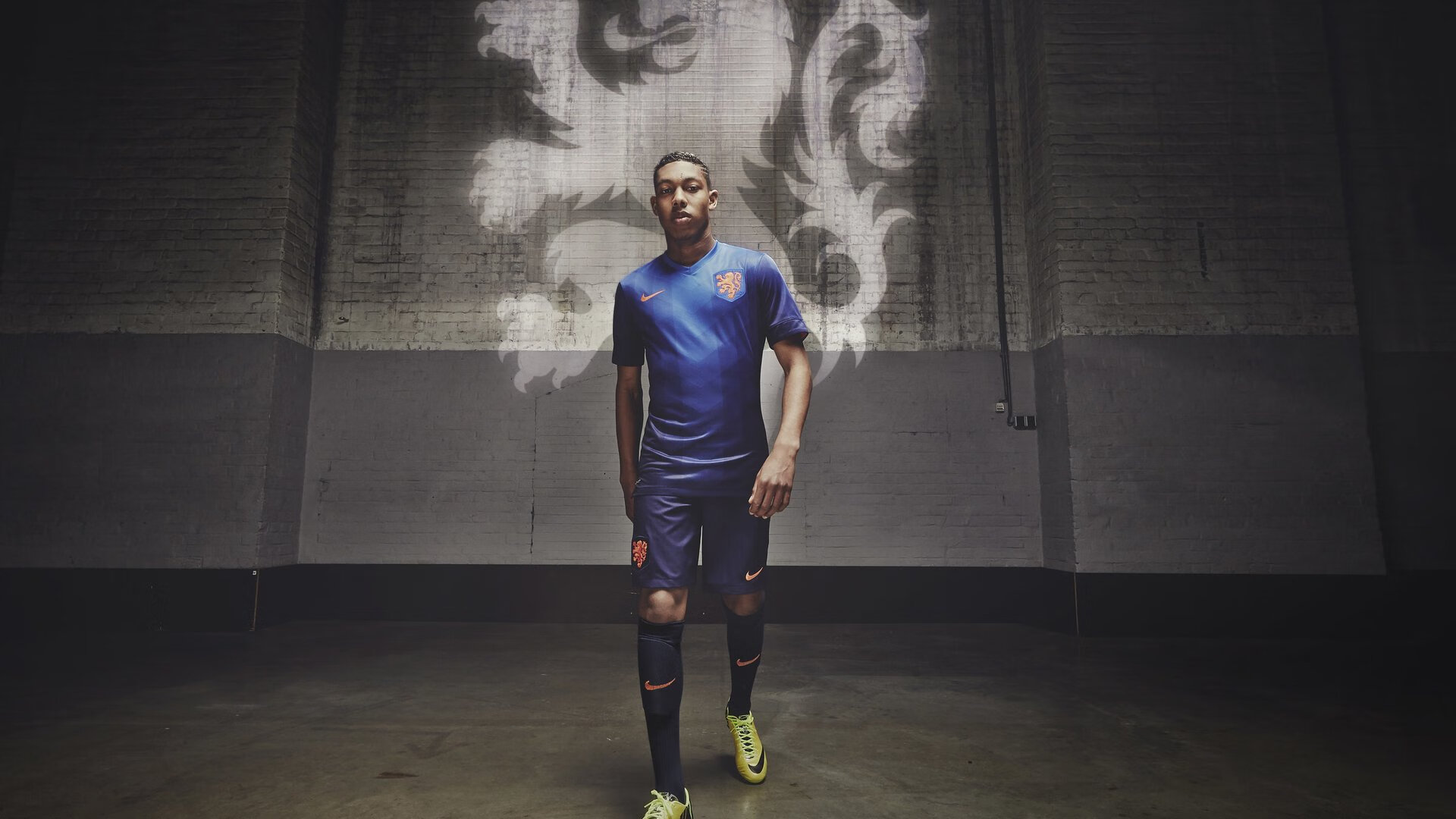 “快艇冲浪:东三叉湖赛场极速角逐,掀起水上运动的新浪潮”